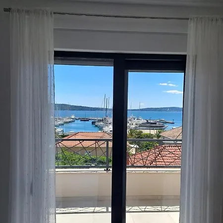 Apartmani Le-Lu Kastela Exterior photo