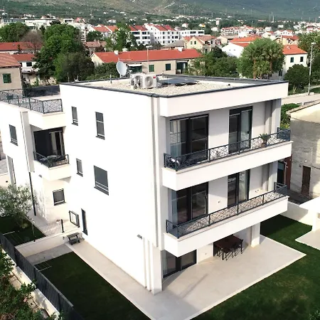 Apartmani Le-Lu Kastela Exterior photo