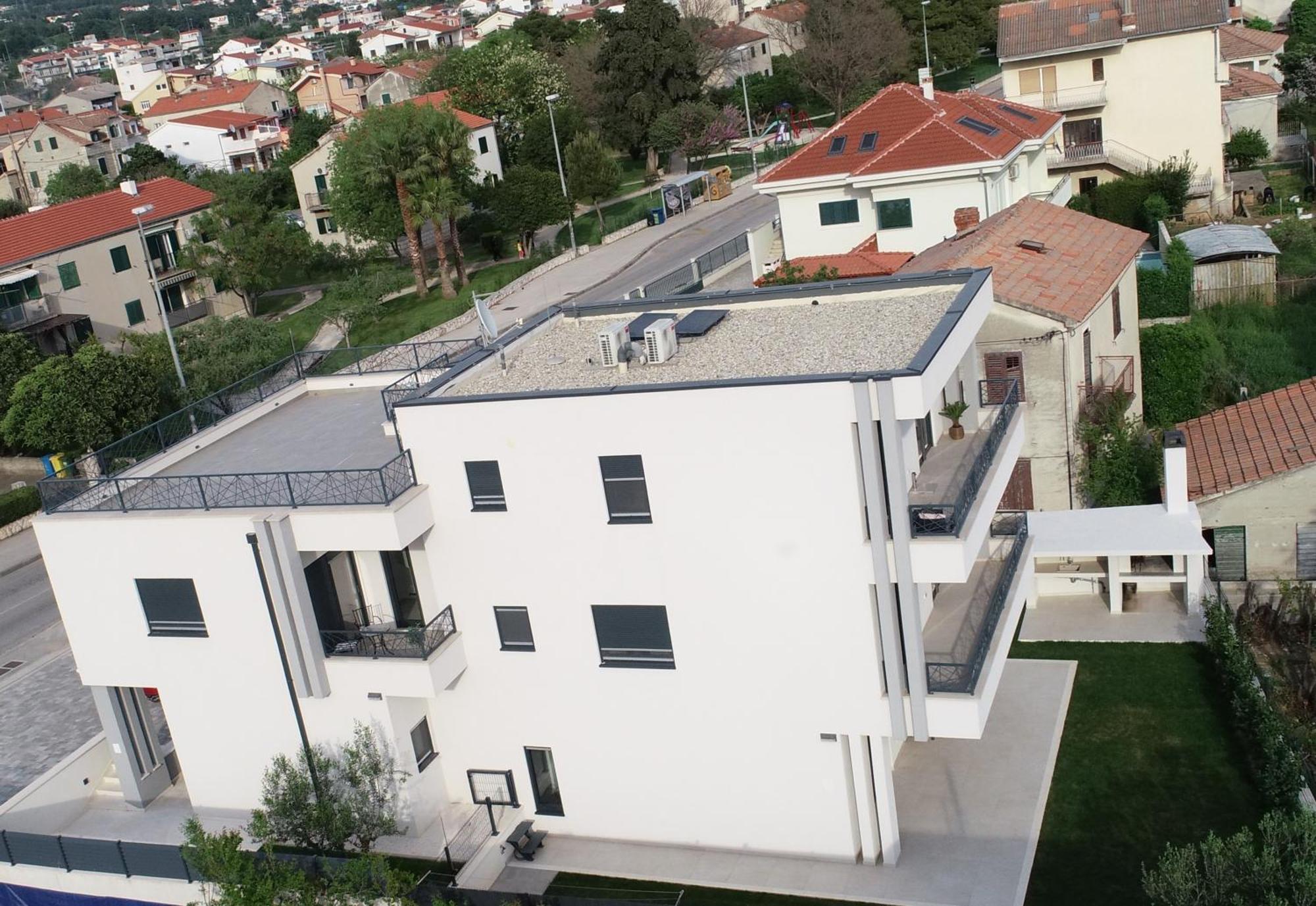 Le-lu Apartment
