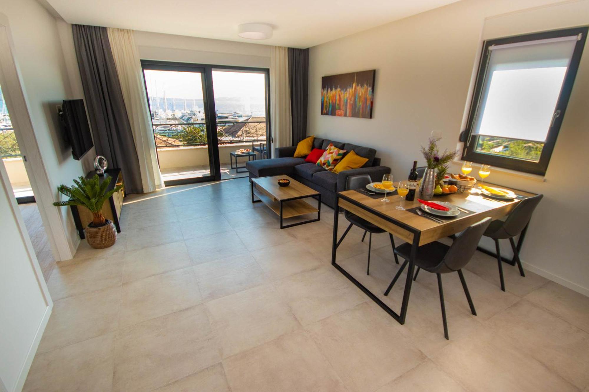 Le-lu Apartment